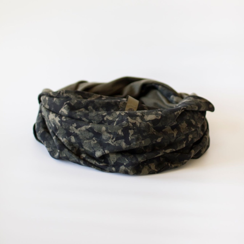 Lululemon Vinyasa Scarf *Cotton
Mystic Jungle Fatigue Green Black